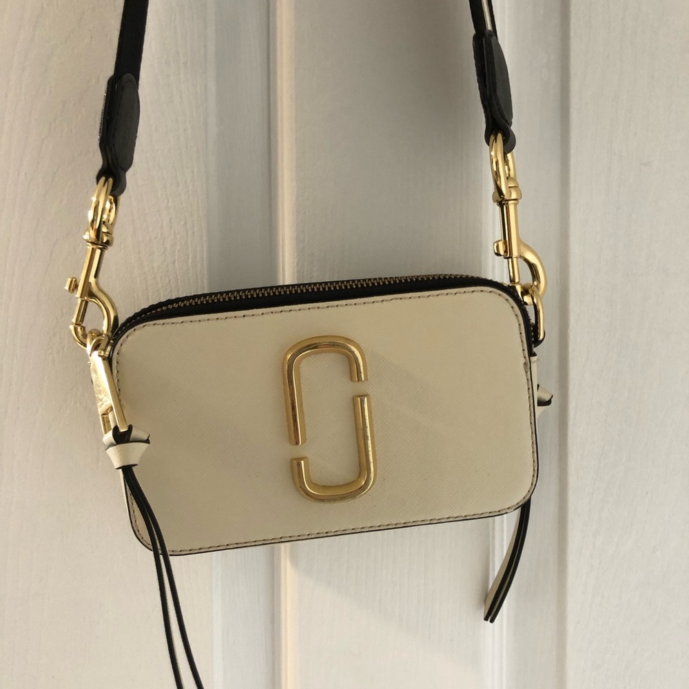Marc Jacobs Cream Leather Snapshot Crossbody with Gold Hardware